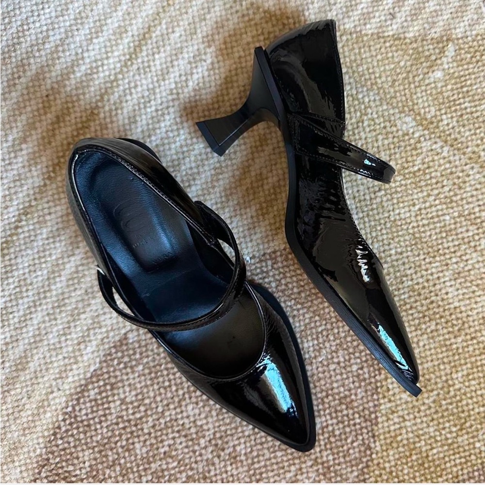 Brand new leather pumps